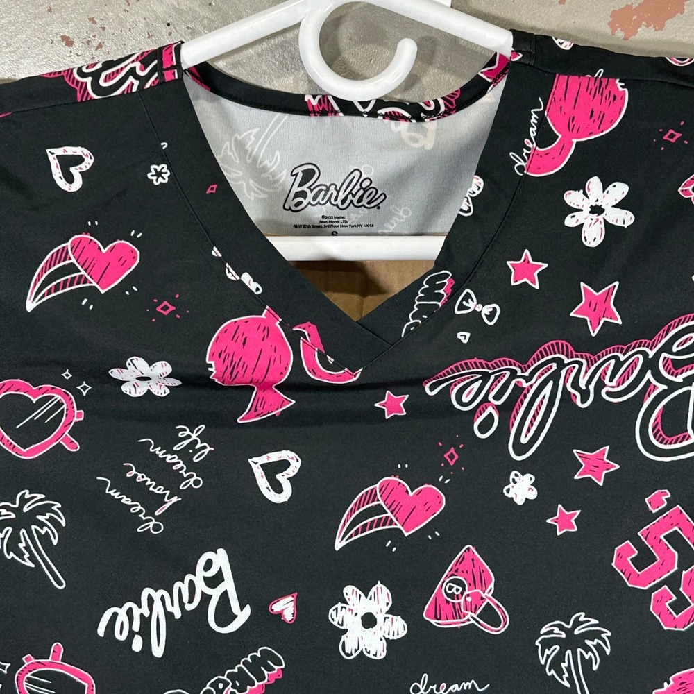 Barbie Isaac Morris LTD Women Black Pink Print V-Neck Scrub Top Size Small New